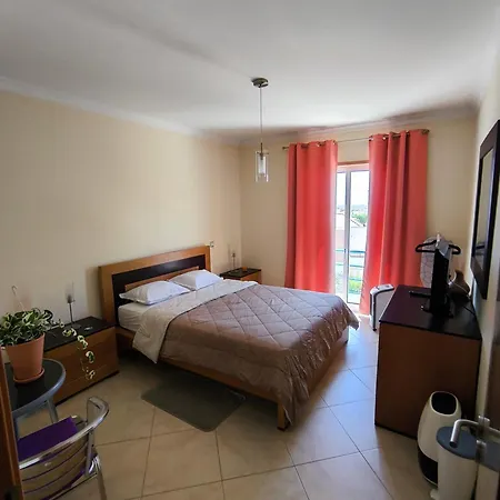 Проживание в семье Em Tavira Bicas